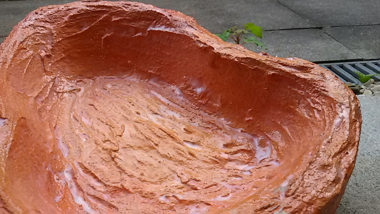 Wasserschale mit Lack